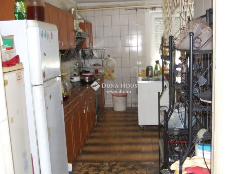 Eladó családi ház Esztergom