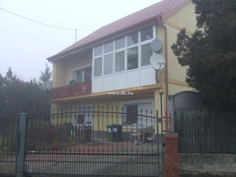 Eladó családi ház Esztergom