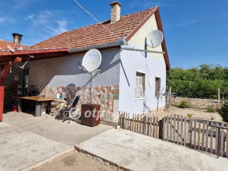Eladó családi ház Cegléd
