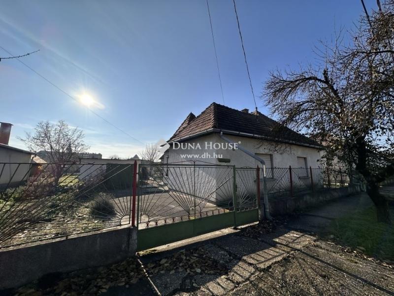 Eladó családi ház Simontornya