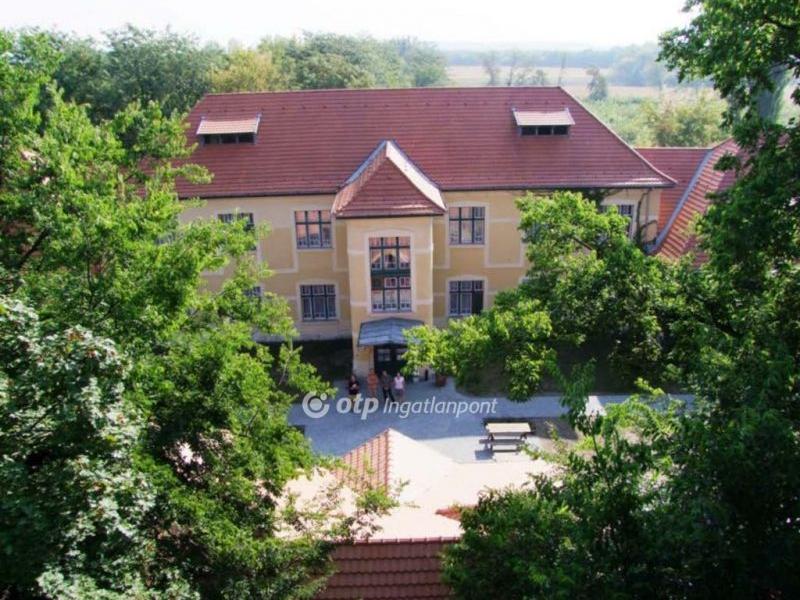 Eladó szálloda, hotel, panzió Nagykálló