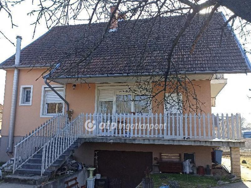 Eladó családi ház Jászfényszaru