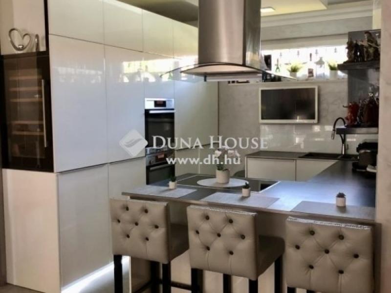 Eladó családi ház Vecsés