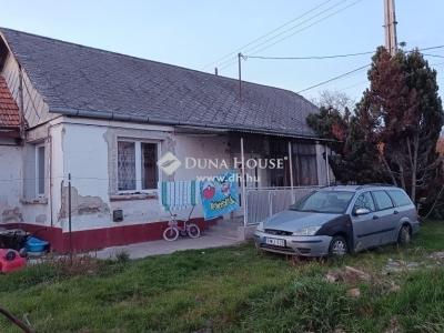 Eladó családi ház Szentmártonkáta
