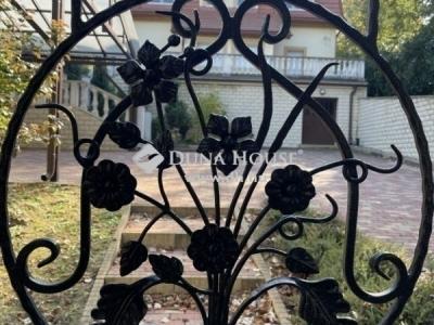 Eladó családi ház Budapest