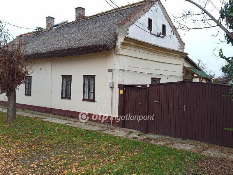 Eladó családi ház Szarvas