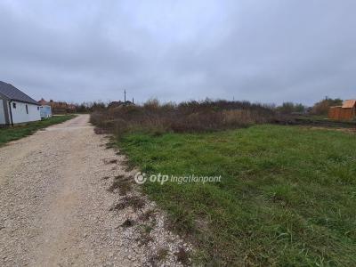 Eladó lakóövezeti telek Hajmáskér