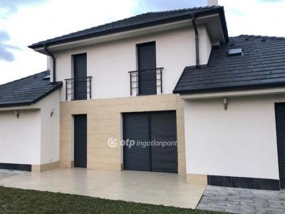Eladó családi ház Veszprémvarsány