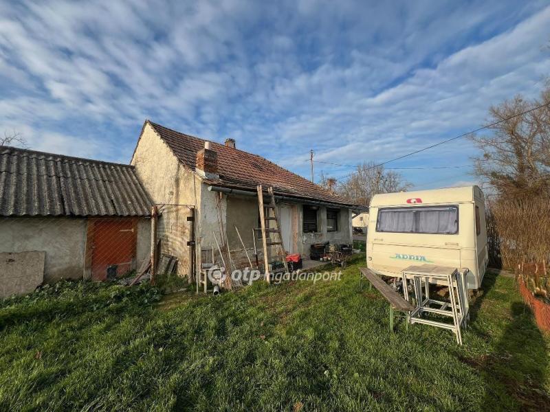 Eladó lakóövezeti telek Dunasziget