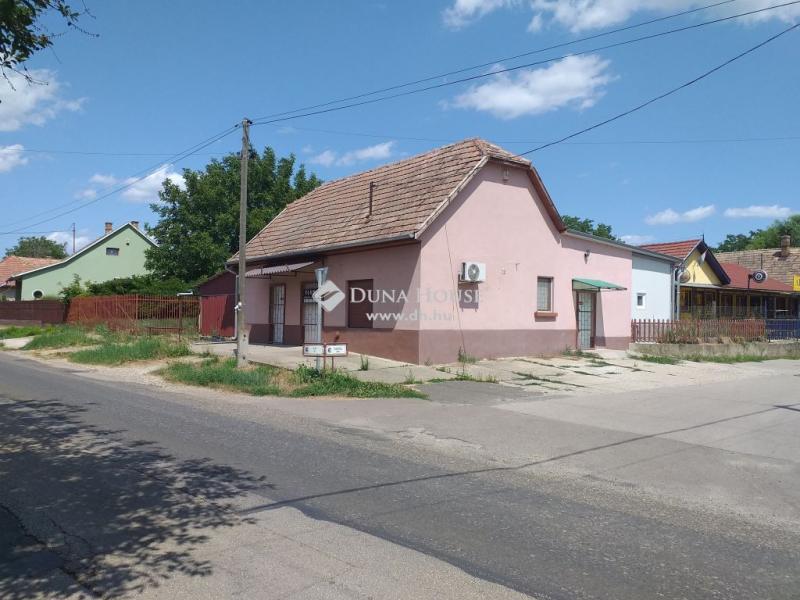 Eladó utcai bejáratú üzlethelység Pánd