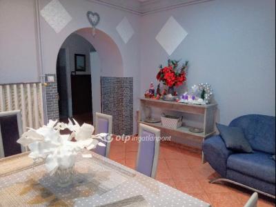 Eladó lakás Dombóvár