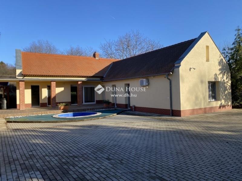 Eladó családi ház Nagykozár