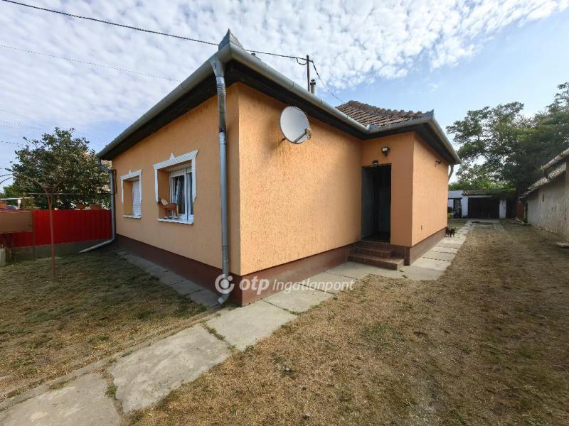 Eladó családi ház Kunhegyes