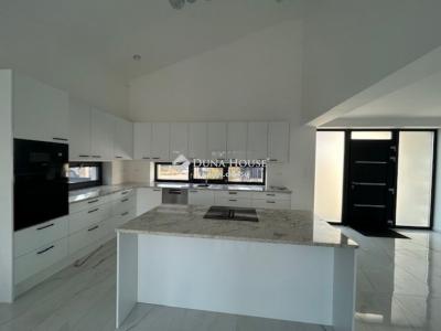 Eladó családi ház Vecsés