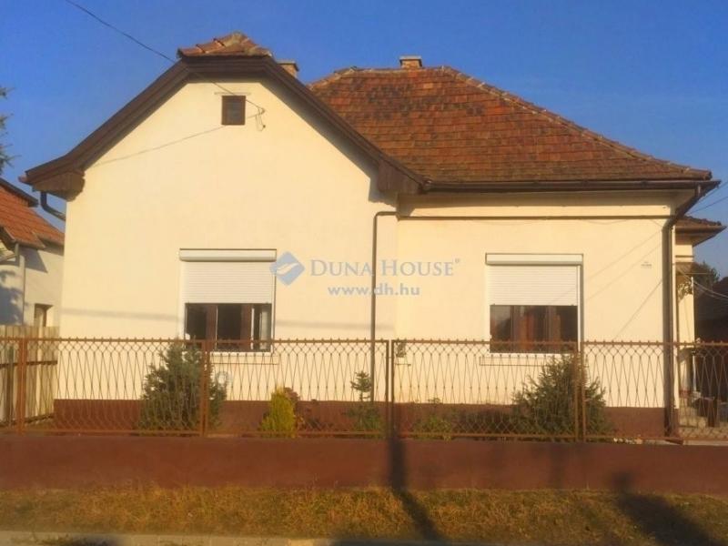 Eladó családi ház Budapest
