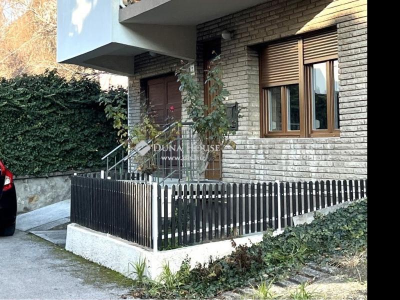 Eladó családi ház Esztergom