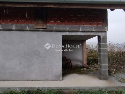 Eladó tanya Pécel