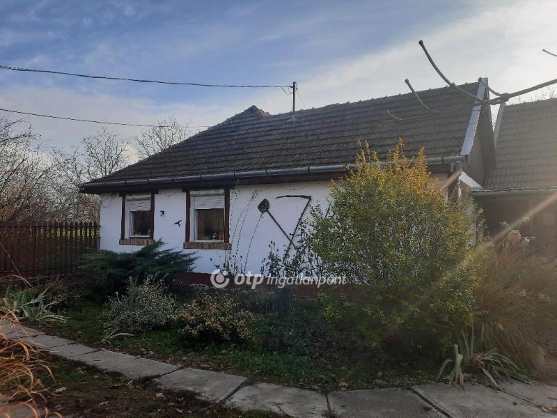 Eladó családi ház Békés