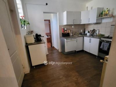 Eladó családi ház Mikepércs