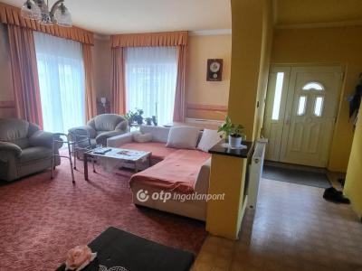 Eladó családi ház Mikepércs