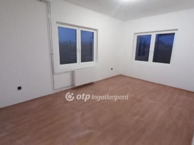 Eladó családi ház Boldog