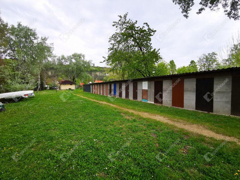 Eladó nyaraló Balatonkenese