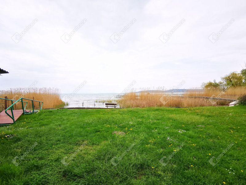 Eladó nyaraló Balatonkenese