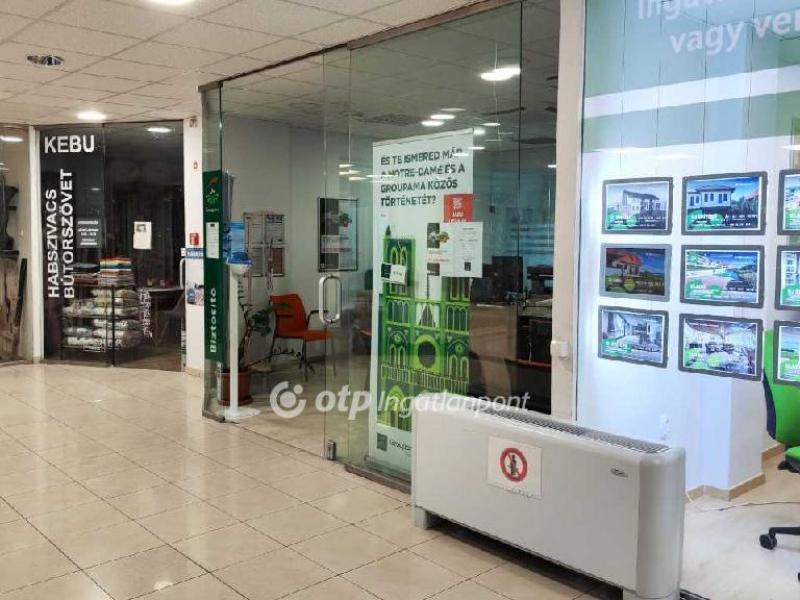 Kiadó üzlethelység üzletházban Veszprém