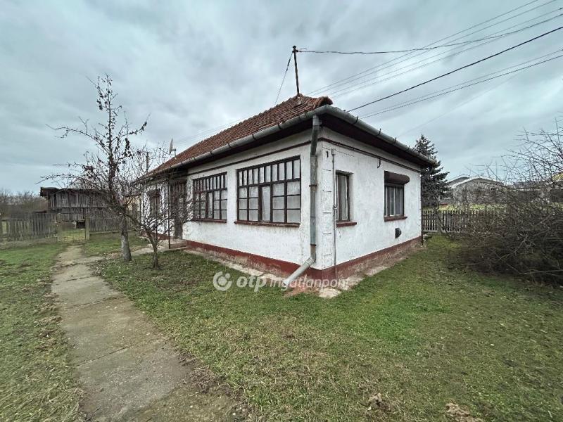 Eladó családi ház Nyíracsád