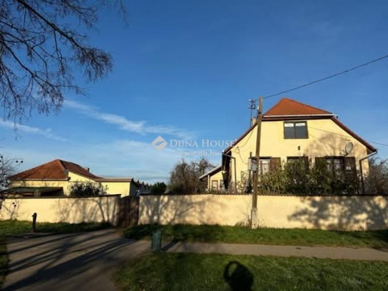 Eladó kastély Pécs