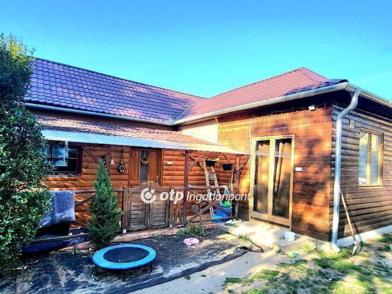 Eladó családi ház Mikepércs