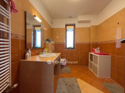 Eladó családi ház Piliscsaba