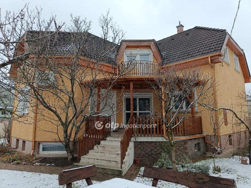 Eladó családi ház Budapest