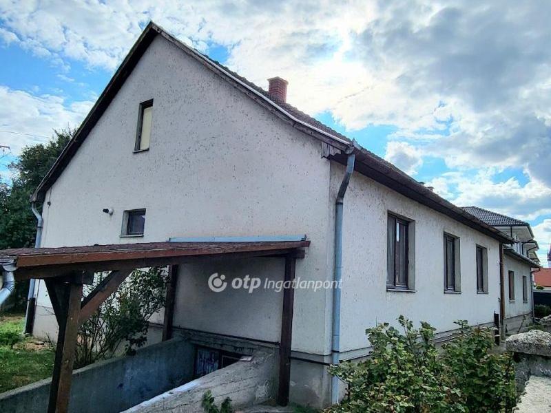 Eladó családi ház Mikepércs