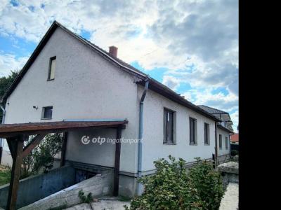 Eladó családi ház Mikepércs