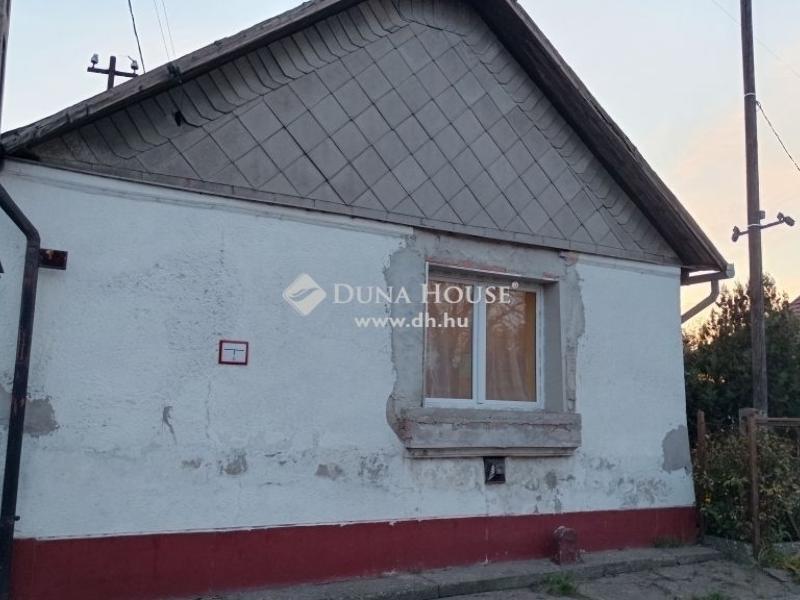 Eladó családi ház Szentmártonkáta
