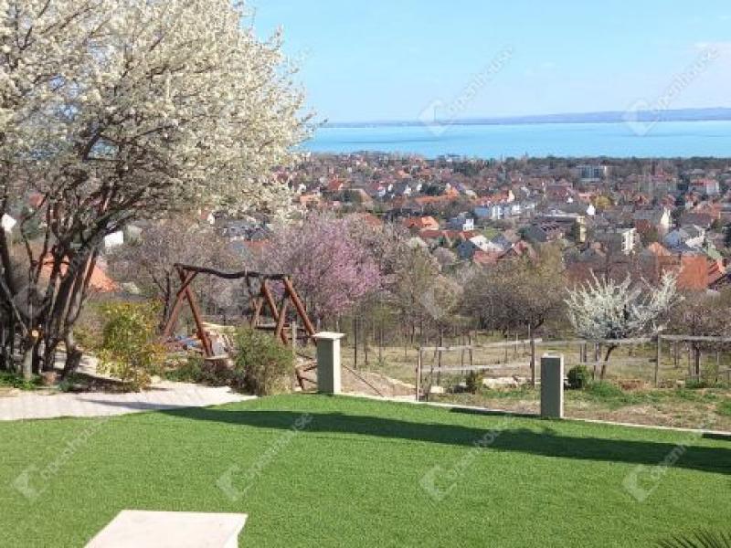 Eladó külterületi telek Balatonfüred
