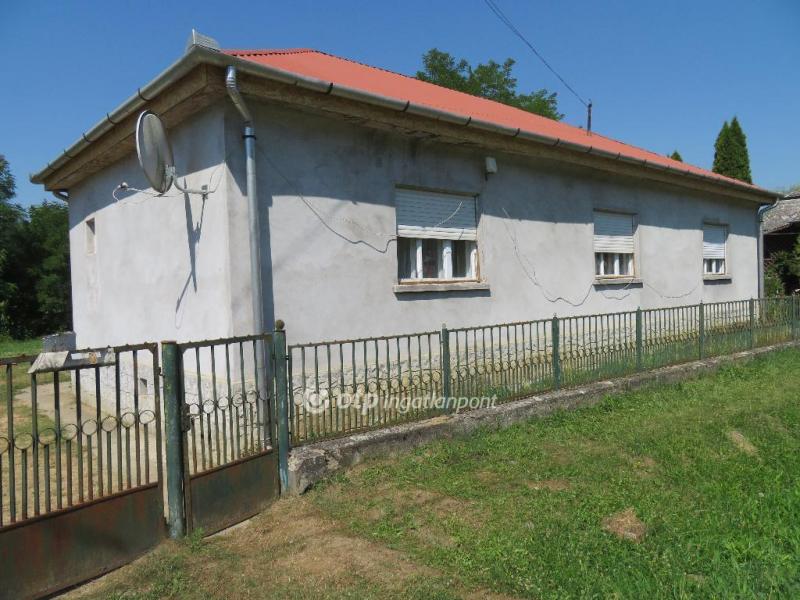 Eladó családi ház Istenmezeje
