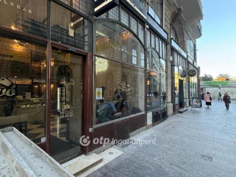 Eladó utcai bejáratú üzlethelység Budapest