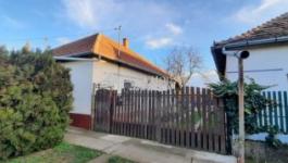 Eladó családi ház Fegyvernek