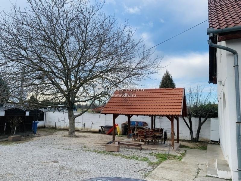 Eladó családi ház Pécs