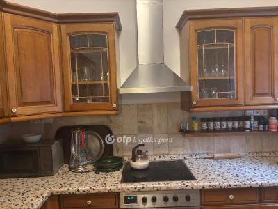 Eladó családi ház Budapest