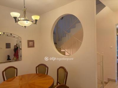 Eladó családi ház Budapest