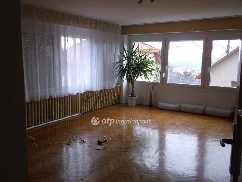 Eladó családi ház Abasár
