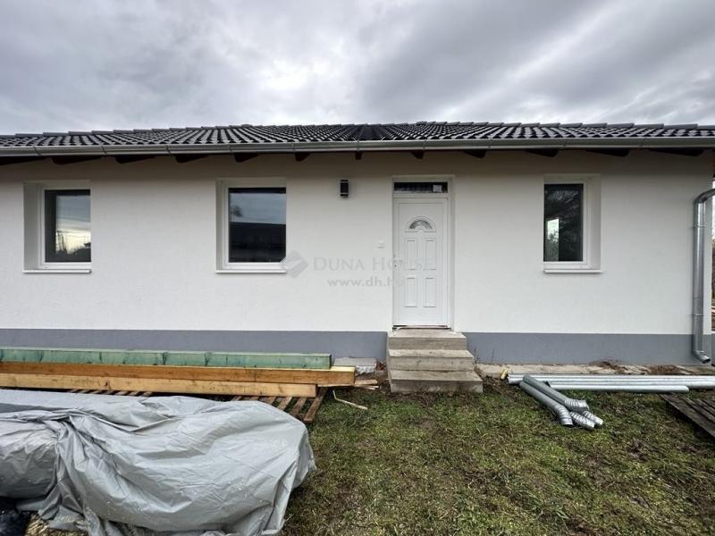 Eladó családi ház Majosháza