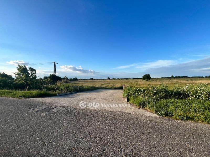 Eladó külterületi telek Hortobágy