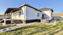 Eladó családi ház Kiszombor