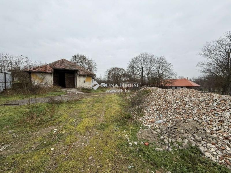 Eladó külterületi telek Káva