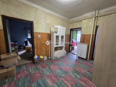 Eladó családi ház Komló
