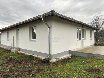 Eladó családi ház Majosháza